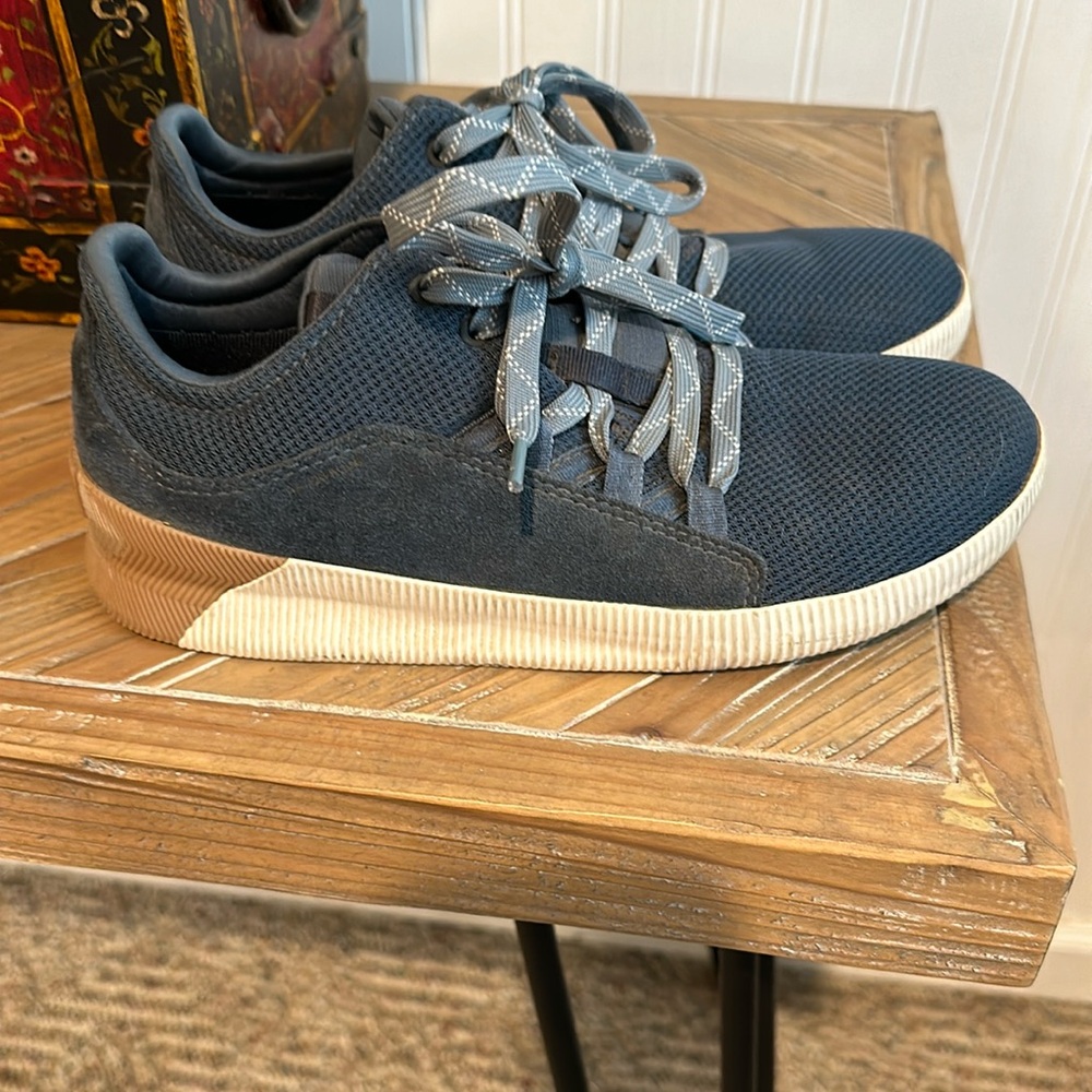 Women’s suede and cloth Sorel tennis shoes- blue